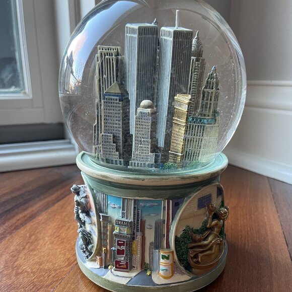 San Francisco Music Box New York Snow Globe as in Sex in the City Twin Towers - Picture 3 of 8
